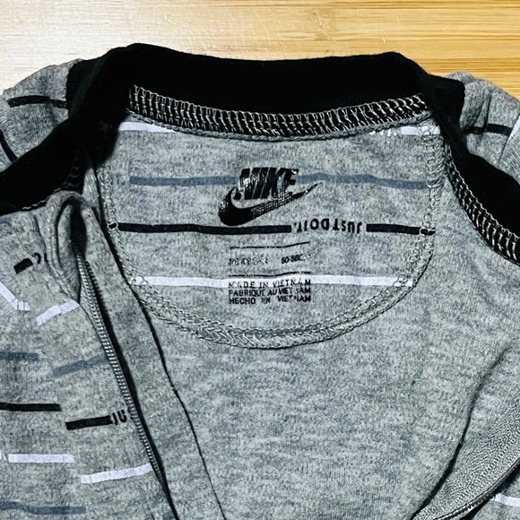 2 Piece Nike Newborn Zipper Footies - Picture 4 of 8